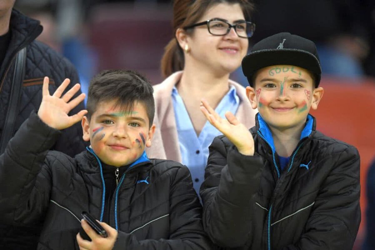 FCSB -  CS U CRAIOVA 3-2 // FOTO + VIDEO Atmosferă încinsă la derby: nervi, fumigene și culoare + ultrașii steliști l-au atacat pe Gică Craioveanu » Cele mai tari imagini