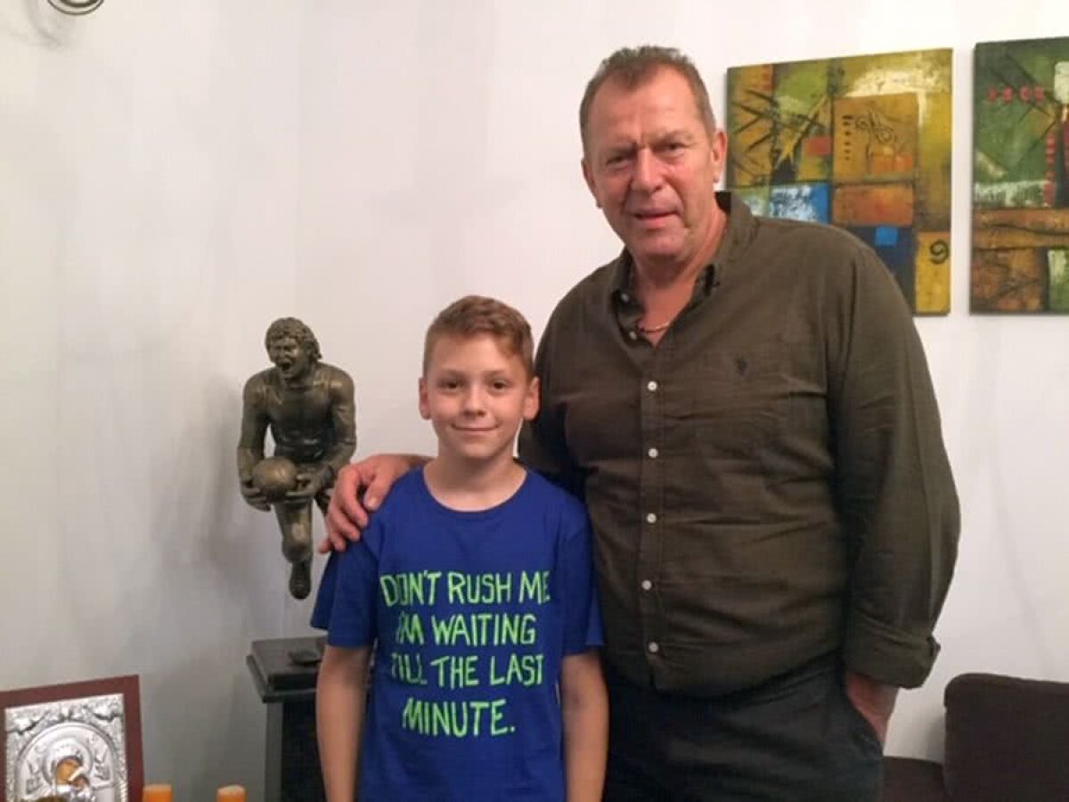 DUCKADAM LA 60 DE ANI// Interviu cu românul care a cumpărat mănușile lui Duckadam: „Am dat 3.000 de dolari pe ele. Am vrut să le salvez”