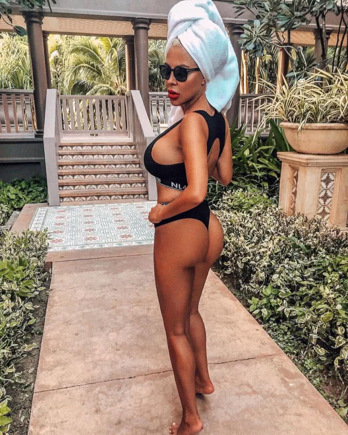 GALERIE FOTO Sexy-bulgăroaica Andrea se iubește cu Pulev, omul care l-a făcut KO pe Bogdan Dinu » Artista a făcut senzație în România