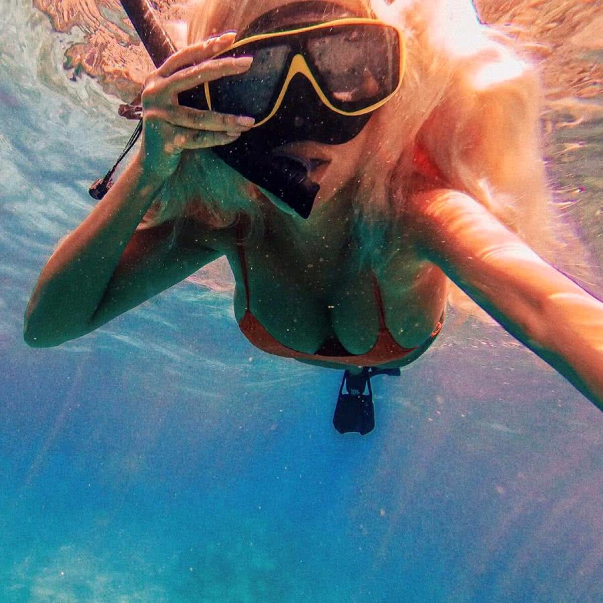 GALERIE FOTO Sexy-bulgăroaica Andrea se iubește cu Pulev, omul care l-a făcut KO pe Bogdan Dinu » Artista a făcut senzație în România