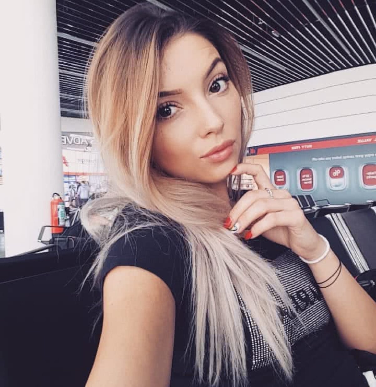 FOTO Vederi HOT din Emirate! Bernadette Szocs, poze SEXY de pe plajele din Dubai