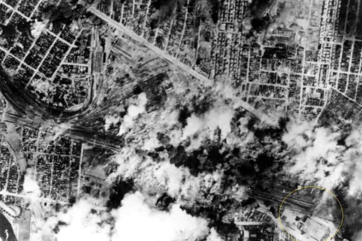 VIDEO+FOTO 75 de ani de la bombardamentul american asupra Bucureștiului » 3.000 de morți + zona din jurul stadionului Giulești, în flăcări