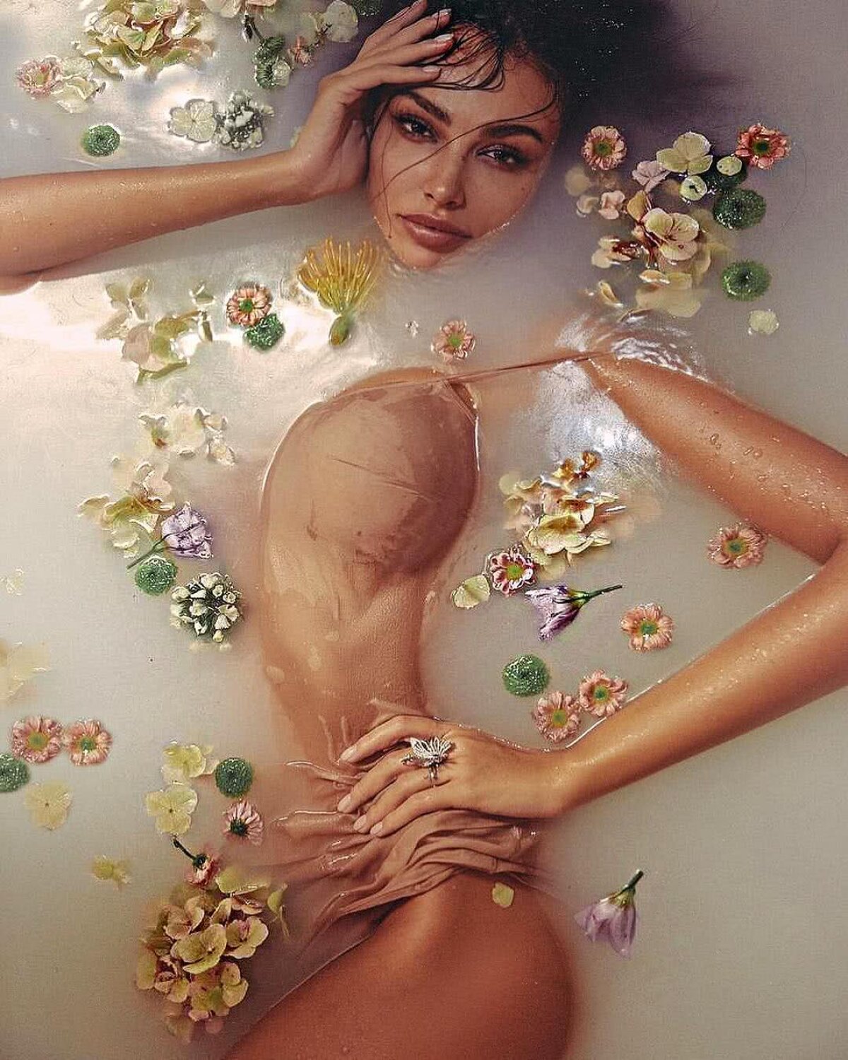 FOTO Mădălina Ghenea face o nouă cucerire: s-a cuplat cu un milionar american!
