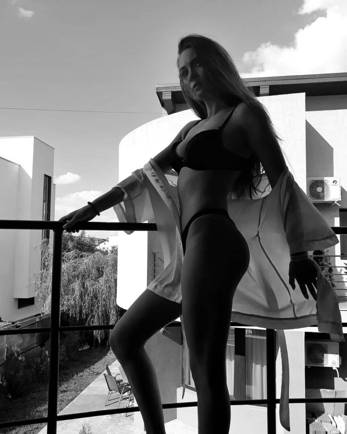 GALERIE FOTO Sexy și rea! Beatrice Andoni, mesaj provocator: „Dezbracă-mă cu grijă. Întâi sufletul, dragul meu, apoi hainele”