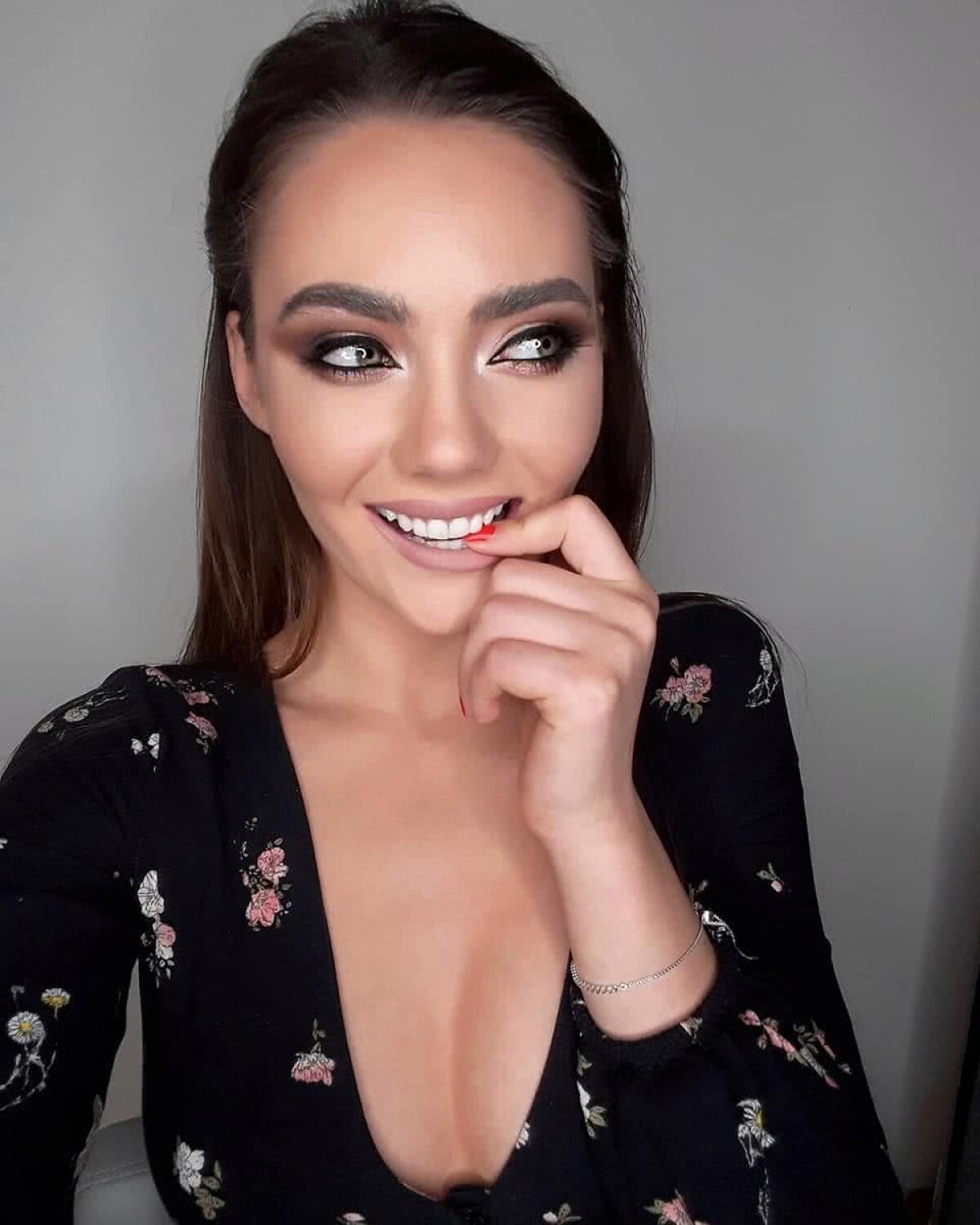 GALERIE FOTO Sexy și rea! Beatrice Andoni, mesaj provocator: „Dezbracă-mă cu grijă. Întâi sufletul, dragul meu, apoi hainele”