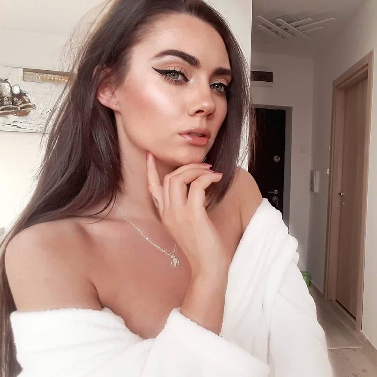 GALERIE FOTO Sexy și rea! Beatrice Andoni, mesaj provocator: „Dezbracă-mă cu grijă. Întâi sufletul, dragul meu, apoi hainele”