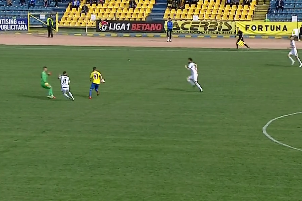 VIDEO+FOTO Gafă incredibilă a lui Cosmin Vâtcă pe finalul meciului cu Dunărea Călărași