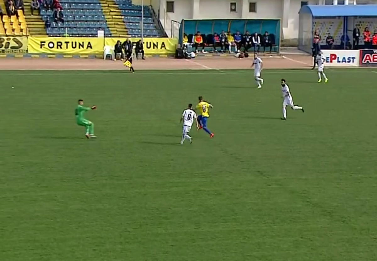 VIDEO+FOTO Gafă incredibilă a lui Cosmin Vâtcă pe finalul meciului cu Dunărea Călărași