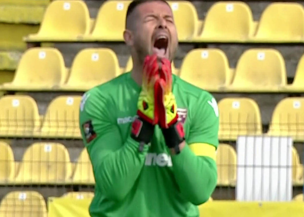 VIDEO+FOTO Gafă incredibilă a lui Cosmin Vâtcă pe finalul meciului cu Dunărea Călărași