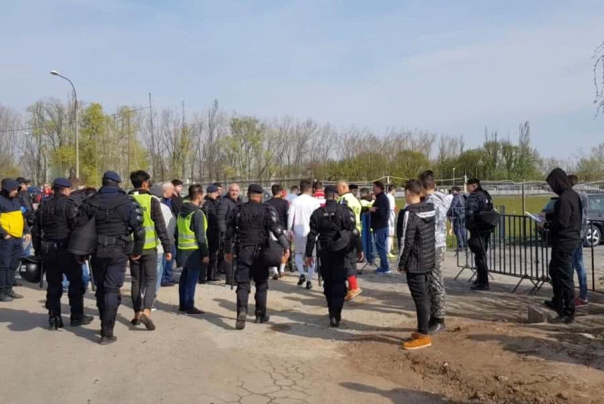 CSA STEAUA - CS FC DINAMO 3-0 // VIDEO + FOTO Steaua a umilit-o pe Dinamo în duelul cu parfum de derby din Liga 4 » Echipa lui Marius Lăcătuș, tot mai aproape de promovare