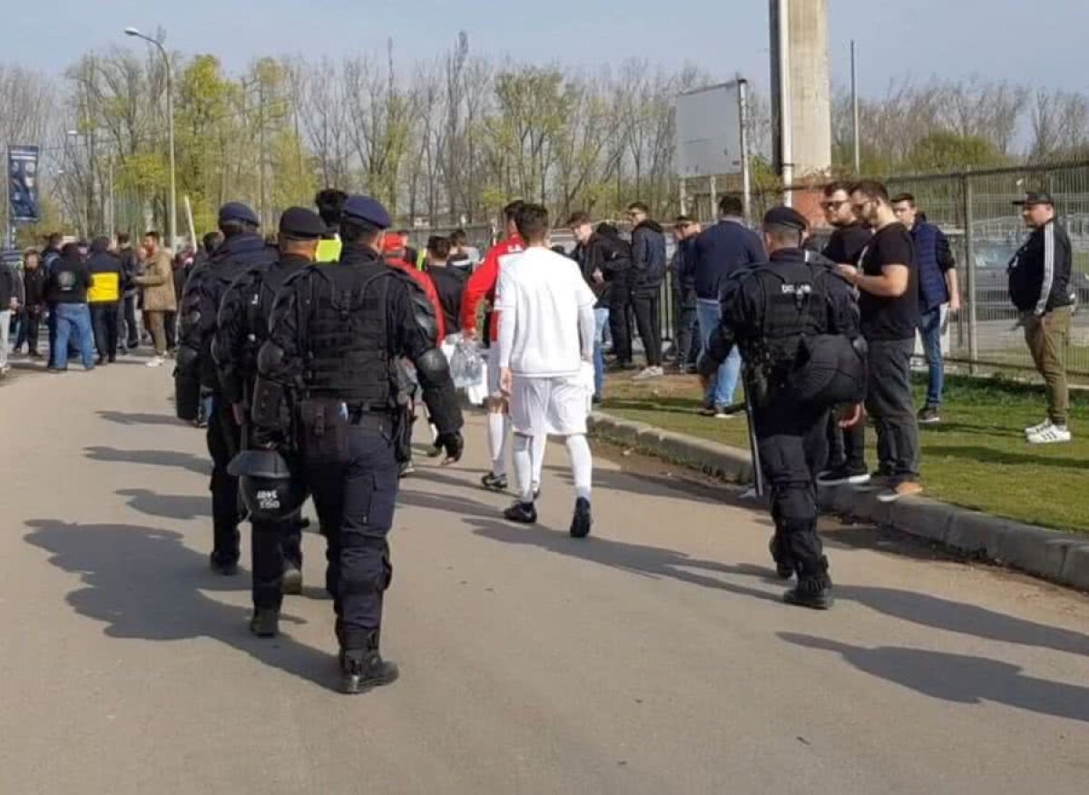 CSA STEAUA - CS FC DINAMO 3-0 // VIDEO + FOTO Steaua a umilit-o pe Dinamo în duelul cu parfum de derby din Liga 4 » Echipa lui Marius Lăcătuș, tot mai aproape de promovare