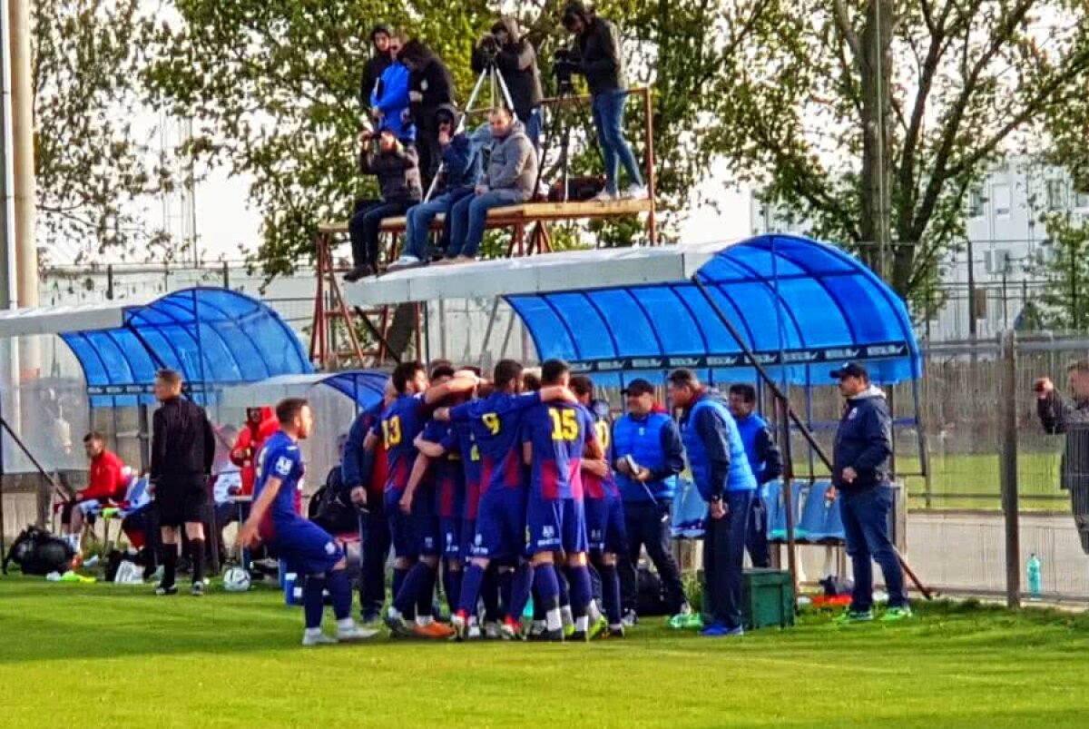 CSA STEAUA - CS FC DINAMO 3-0 // VIDEO + FOTO Steaua a umilit-o pe Dinamo în duelul cu parfum de derby din Liga 4 » Echipa lui Marius Lăcătuș, tot mai aproape de promovare