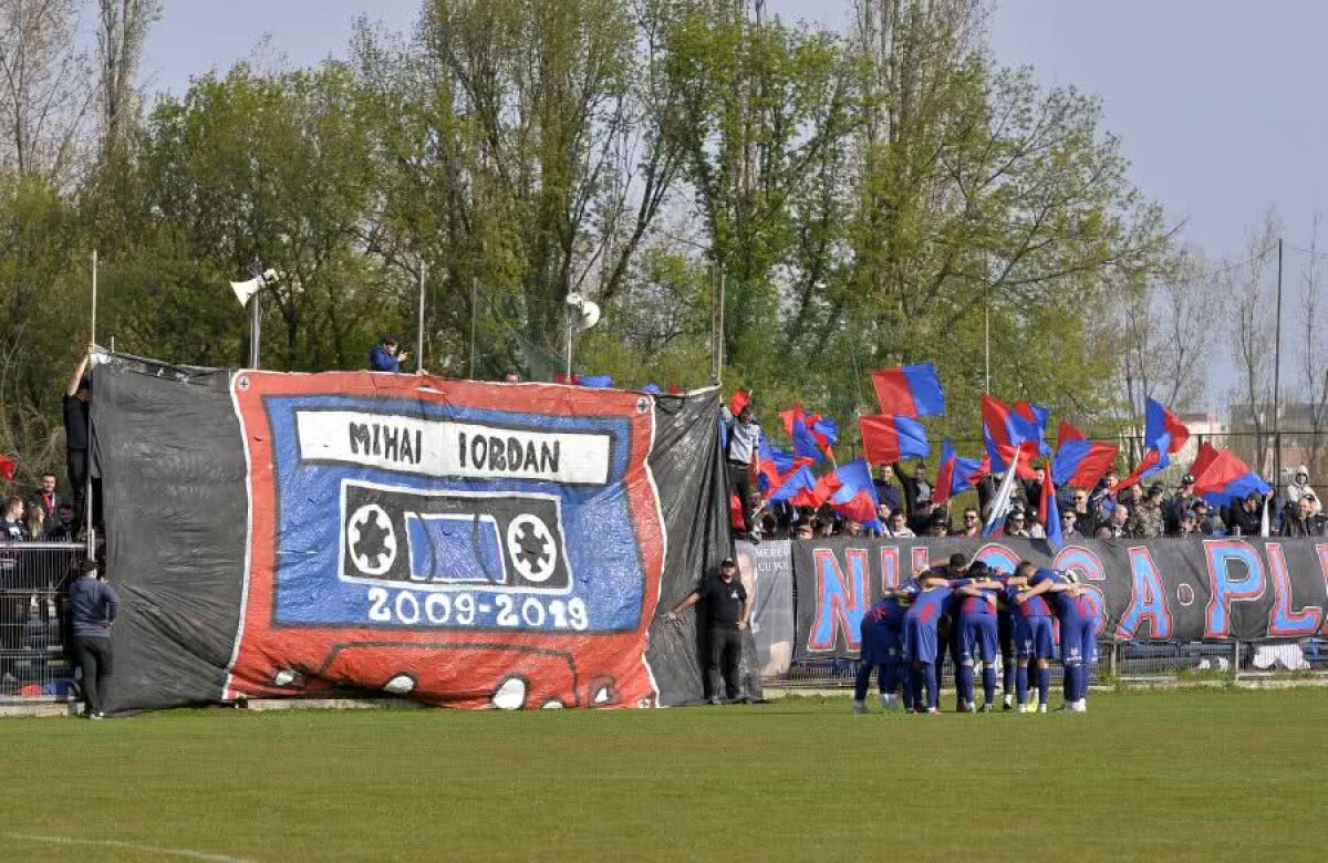 CSA STEAUA - CS FC DINAMO 3-0 // VIDEO + FOTO Steaua a umilit-o pe Dinamo în duelul cu parfum de derby din Liga 4 » Echipa lui Marius Lăcătuș, tot mai aproape de promovare