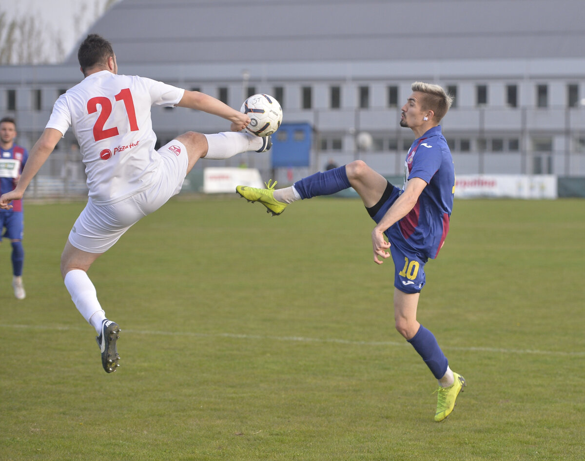 CSA STEAUA - CS FC DINAMO 3-0 // VIDEO + FOTO Steaua a umilit-o pe Dinamo în duelul cu parfum de derby din Liga 4 » Echipa lui Marius Lăcătuș, tot mai aproape de promovare
