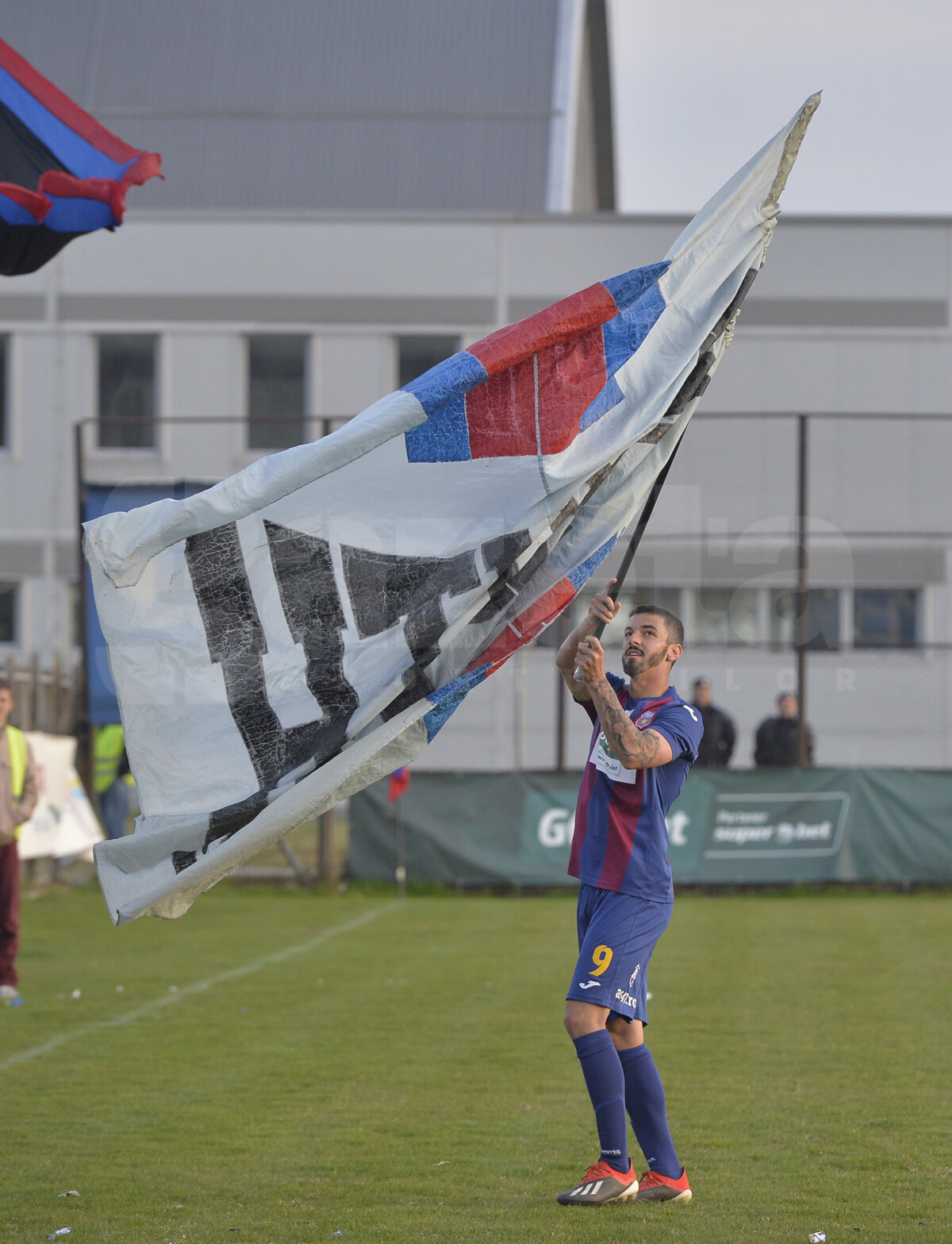 CSA STEAUA - CS FC DINAMO 3-0 // VIDEO + FOTO 3 detalii de la derby-ul din Liga 4: „masculii alfa” din teren, nemulțumirile suporterilor și o ipostază inedită cu Ștefan Iovan :)