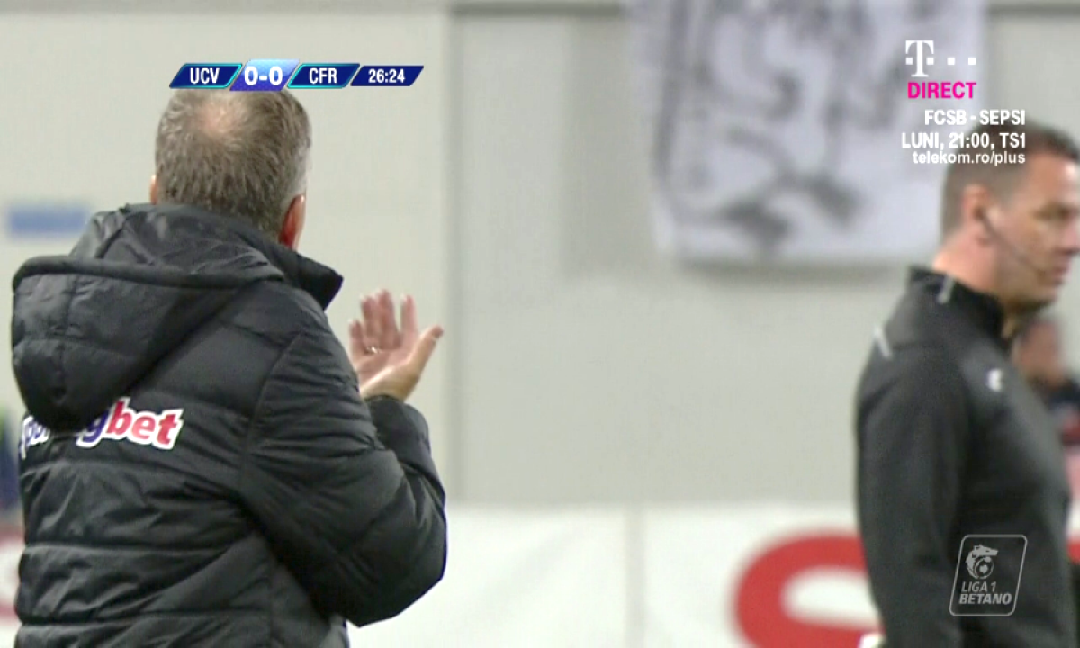 CSU CRAIOVA - CFR CLUJ 0-0 // GALERIE FOTO Trebuia Marius Avram trebuia să-l elimine pe Nicușor Bancu? Dan Petrescu a „explodat” și s-a năpustit spre arbitru!