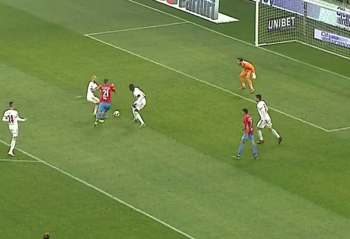 FCSB - SEPSI 2-0 // FOTO Fază controversată în FCSB - Sepsi: Hora, avertizat pentru simulare, după un contact în careu