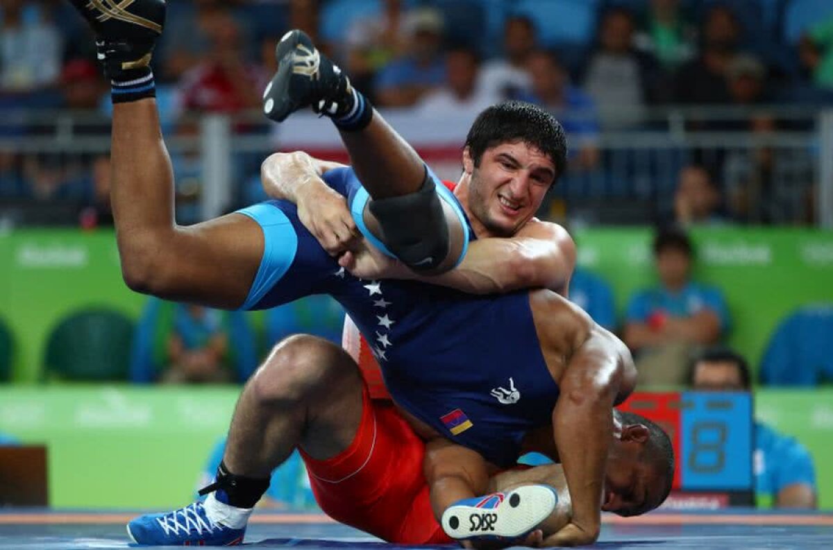 GALERIE FOTO Au început Europenele de lupte! Nume grele la start + reeditarea finalei olimpice din 1980