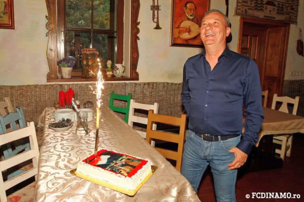 GALERIE FOTO + VIDEO Mircea Rednic, cadou inedit de ziua lui! Imagini de la surpriza pregătită de club