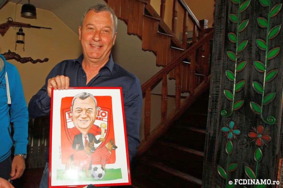 GALERIE FOTO + VIDEO Mircea Rednic, cadou inedit de ziua lui! Imagini de la surpriza pregătită de club