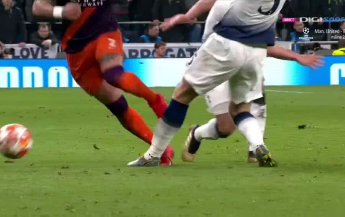 Tottenham - Manchester City 1-0 // FOTO Stadion de un miliard de euro, gazon ca în România! :D » Imaginile pe care englezii și-ar fi dorit să le ascundă