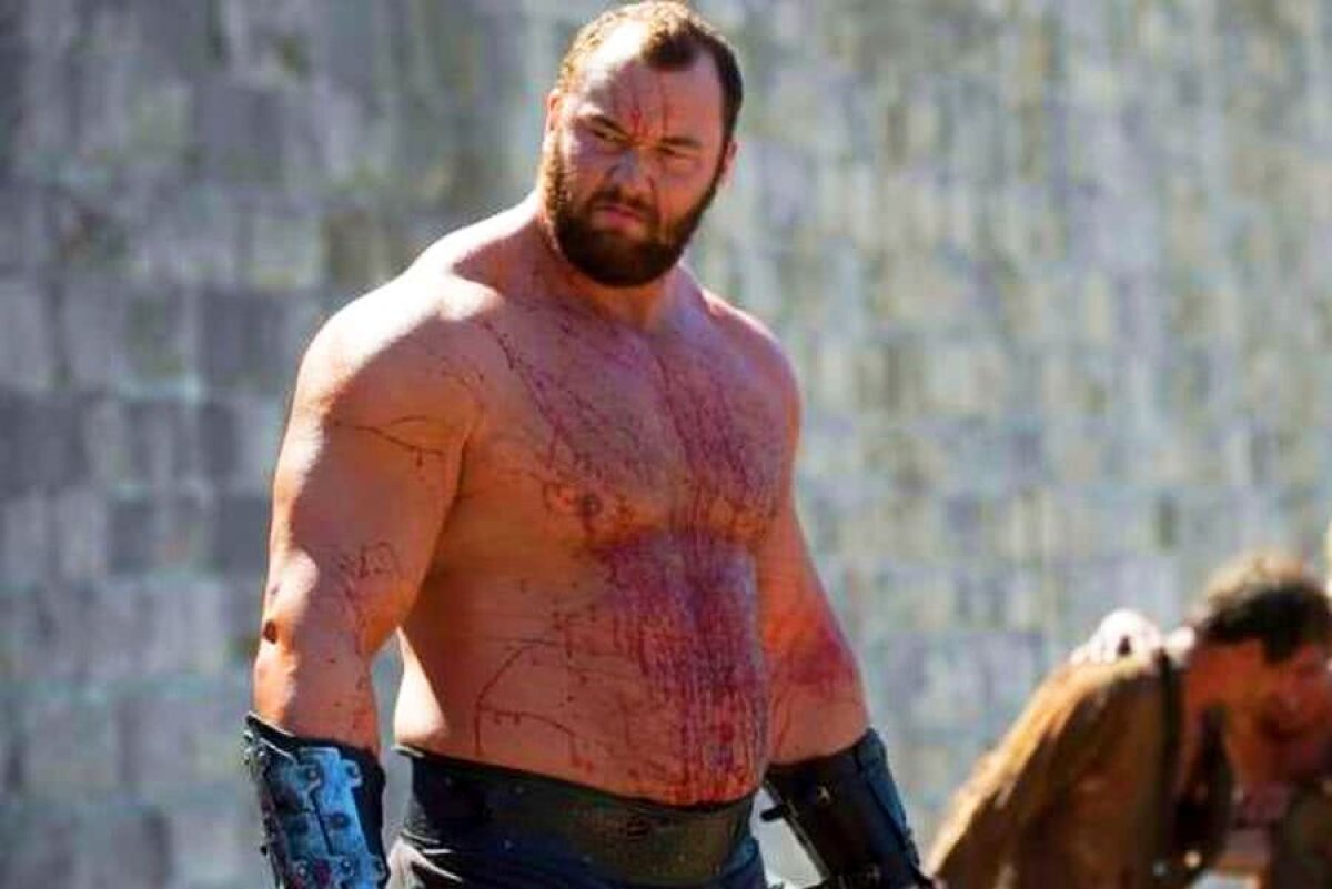 GAME OF THRONES // „The Mountain” din Game of Thrones, desemnat cel mai puternic om din Europa pentru a 5-a oară! Imagini cu colosul de 2.05 metri alături de superba lui soție