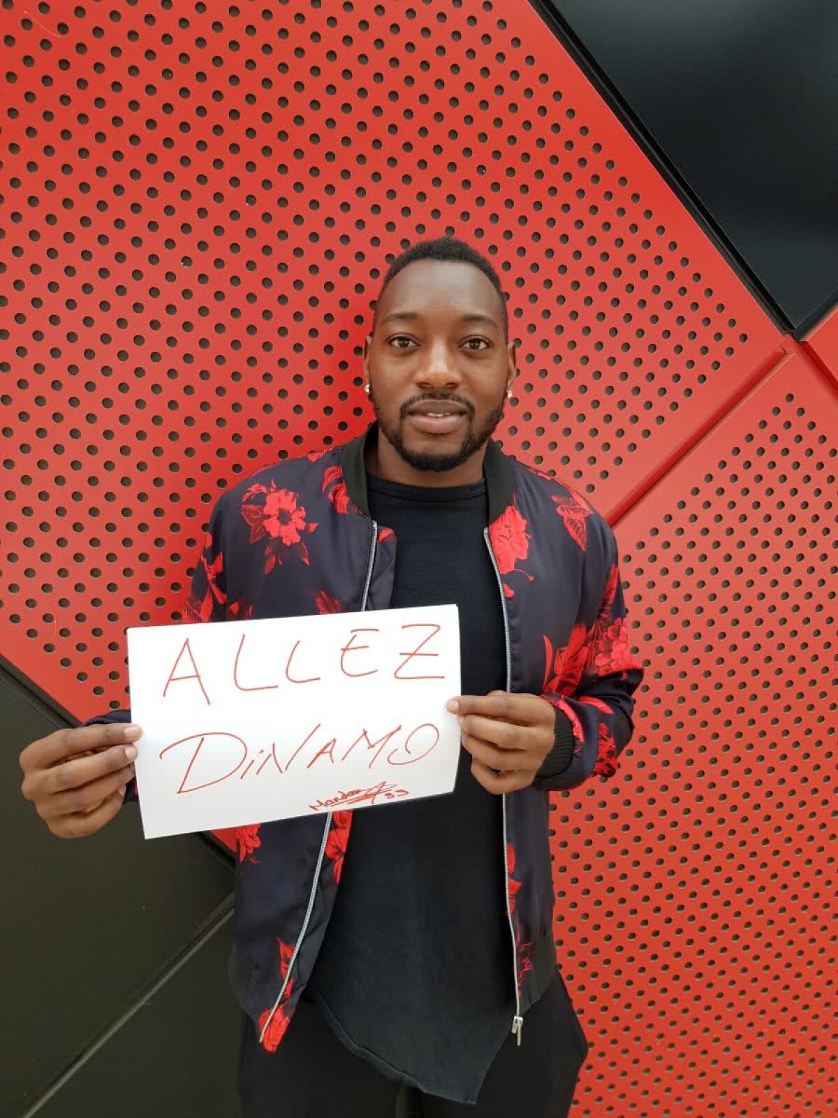 VIDEO + FOTO Interviu cu Parfait Mandanda, portarul lui Dinamo: „Așa m-aș bucura să câștige Steaua campionatul ”