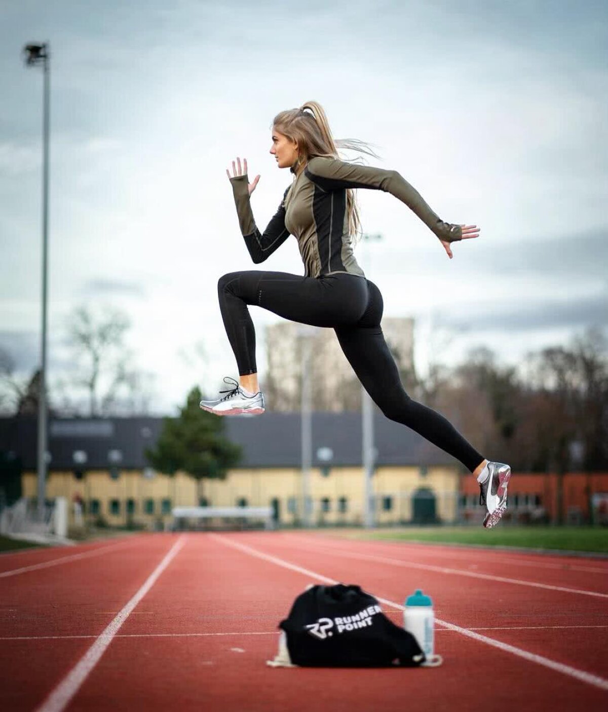 FOTO Alice Schmidt preferă atletismul » Berlineza care a aruncat internetul în aer adoră să facă sport