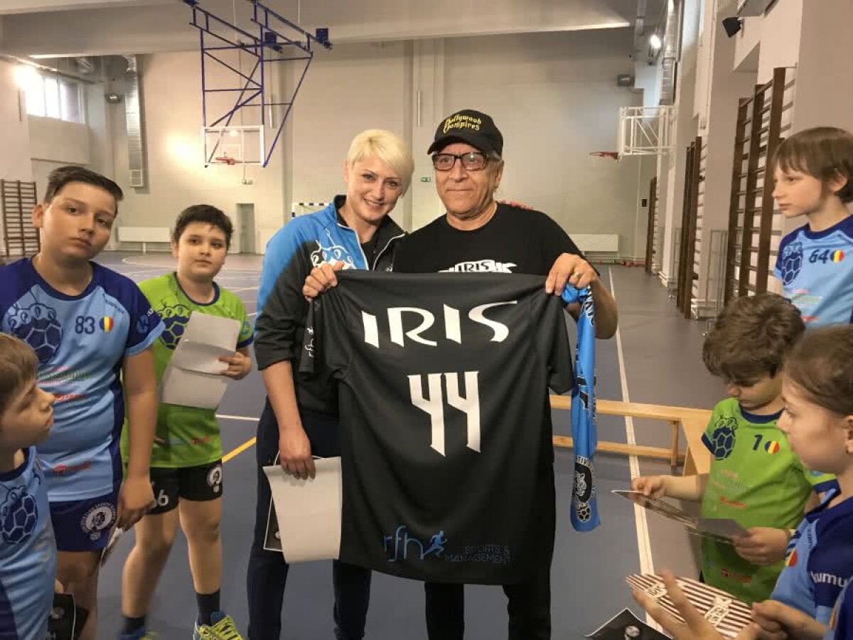 VIDEO+FOTO Iris a cântat pentru micuții handbaliști de la școala Ramonei Farcău