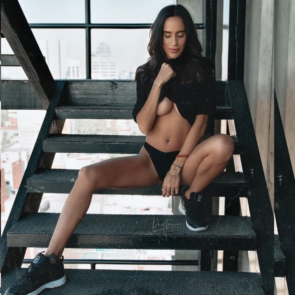 GALERIE FOTO INTERZISĂ Luisa le face pe toate! Fotomodelul pasionat de sport care nu ratează nicio petrecere de pe plajele mexicane