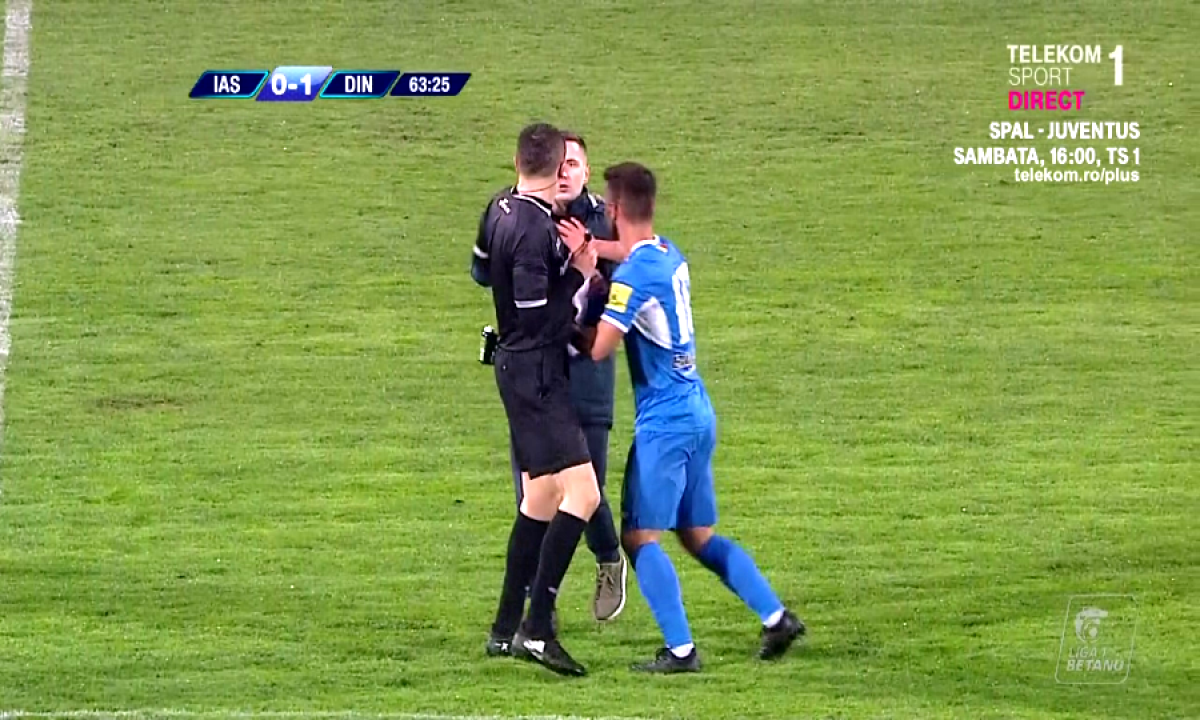 POLI IAȘI - DINAMO // VIDEO + FOTO Andrei Chivulete, decizii din Zona Crepusculară » Un fan a intrat să îi ceară socoteală, apoi a eliminat un jucător aparent nevinovat
