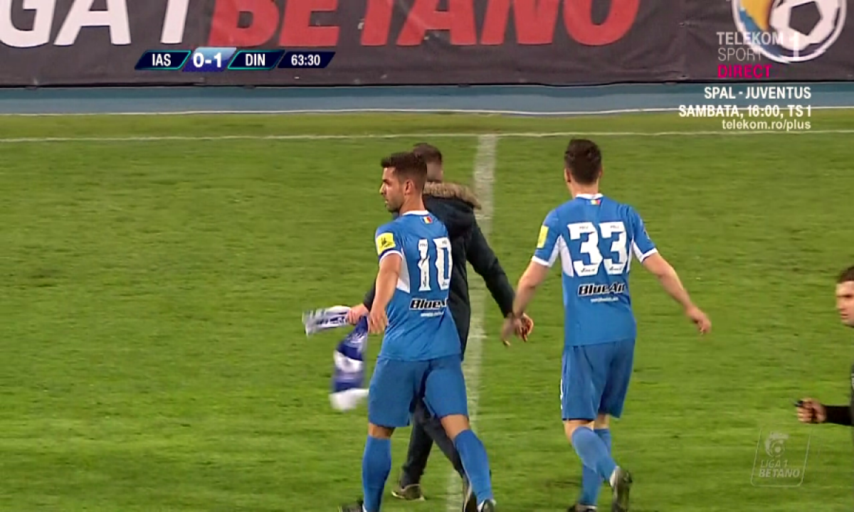 POLI IAȘI - DINAMO // VIDEO + FOTO Andrei Chivulete, decizii din Zona Crepusculară » Un fan a intrat să îi ceară socoteală, apoi a eliminat un jucător aparent nevinovat