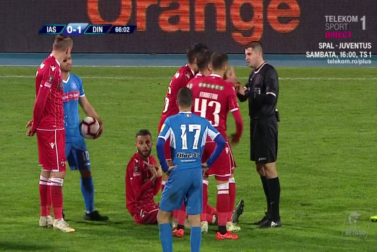 POLI IAȘI - DINAMO // VIDEO + FOTO Andrei Chivulete, decizii din Zona Crepusculară » Un fan a intrat să îi ceară socoteală, apoi a eliminat un jucător aparent nevinovat