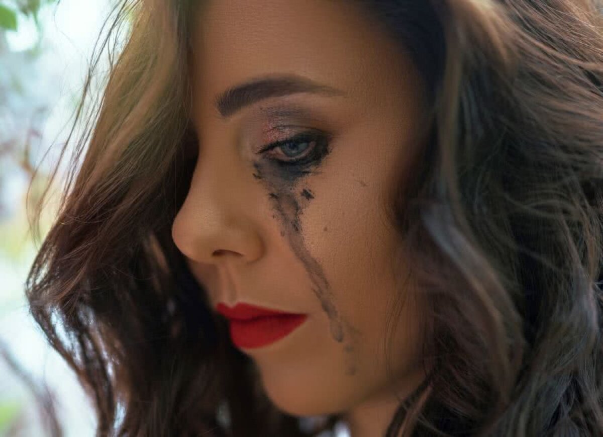 FOTO Mihaela Buzărnescu spune stop violenței cu un pictorial inedit! Schimbare spectaculoasă de look