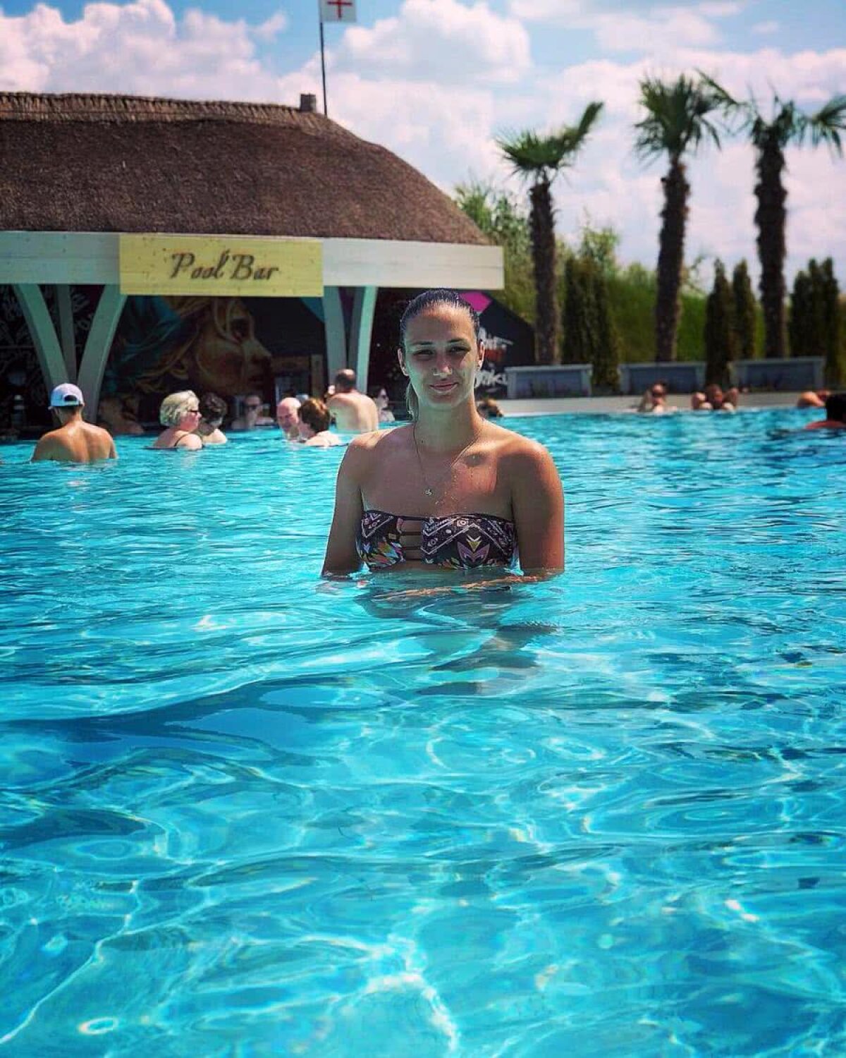 GALERIE FOTO Bianca Bazaliu, noua Cristina Neagu » Bestie pe teren, incendiară pe plajă