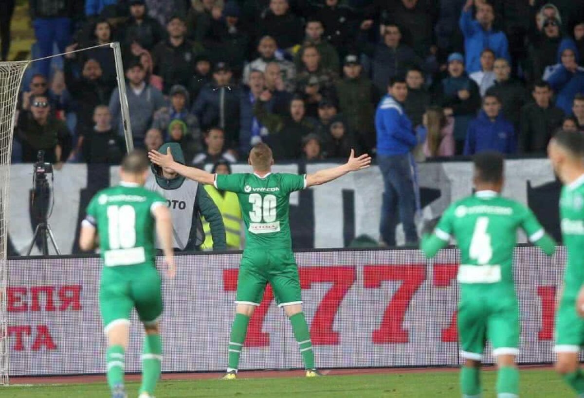 VIDEO + FOTO Cosmin Moți a provocat un scandal uriaș în Bulgaria! Fanii au vrut să intre pe teren să-l bată + fundașul, scos cu jandarmii de pe teren