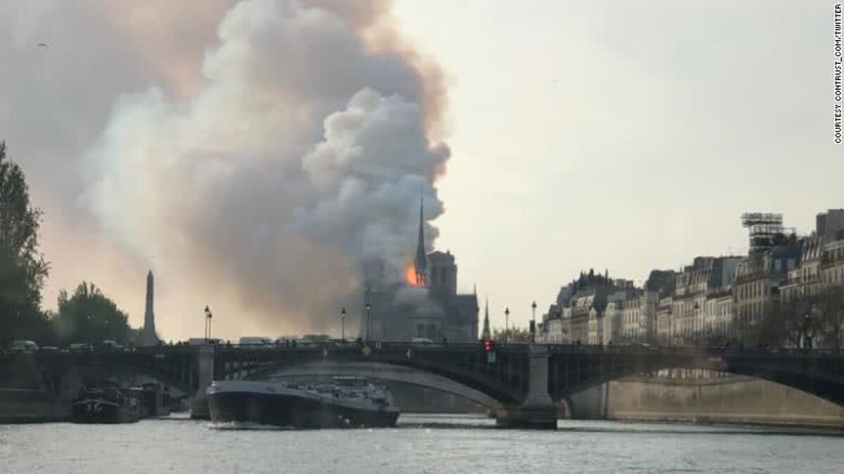 Cathédrale Notre-Dame de Paris // Incendiu major la Catedrala Notre-Dame din Paris!