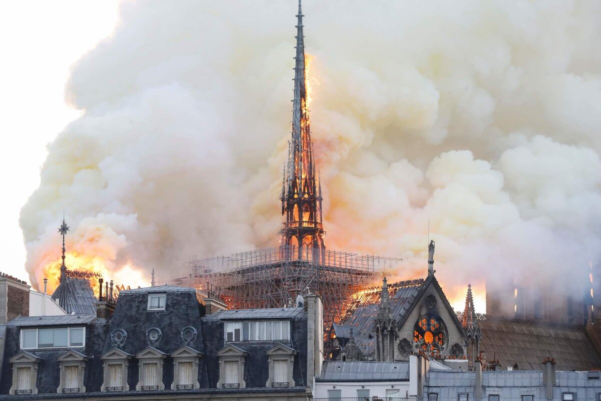 Cathédrale Notre-Dame de Paris // Incendiu major la Catedrala Notre-Dame din Paris!