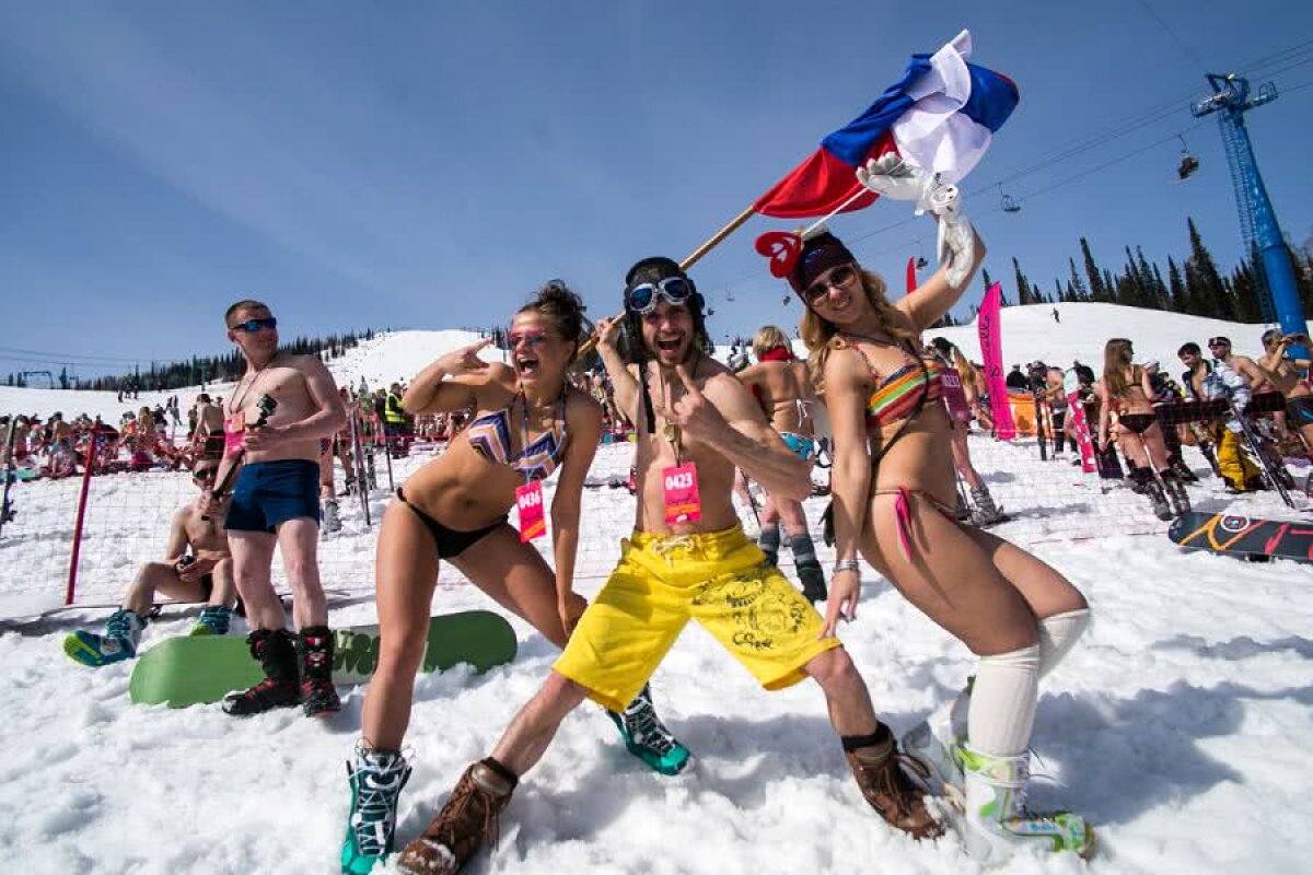 FOTO HOT Pârtia pe care se schiază doar în bikini: sute de schiori renunță la haine!