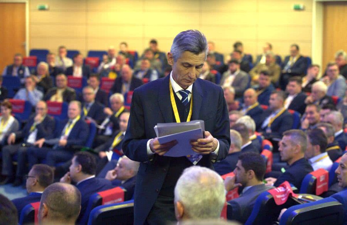 VIDEO+FOTO CIRC la Adunarea Generală » Tudor Iacov a sărit la gâtul lui Burleanu și a fost huiduit: „Există o cerere de dizolvare a FRF”