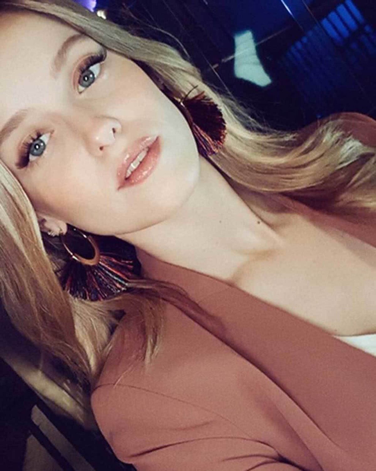 FOTO Dani Carvajal și Joselu Mato sunt cuplați cu două gemene! Imagini spectaculoase cu cea mai nouă WAG de la Real Madrid