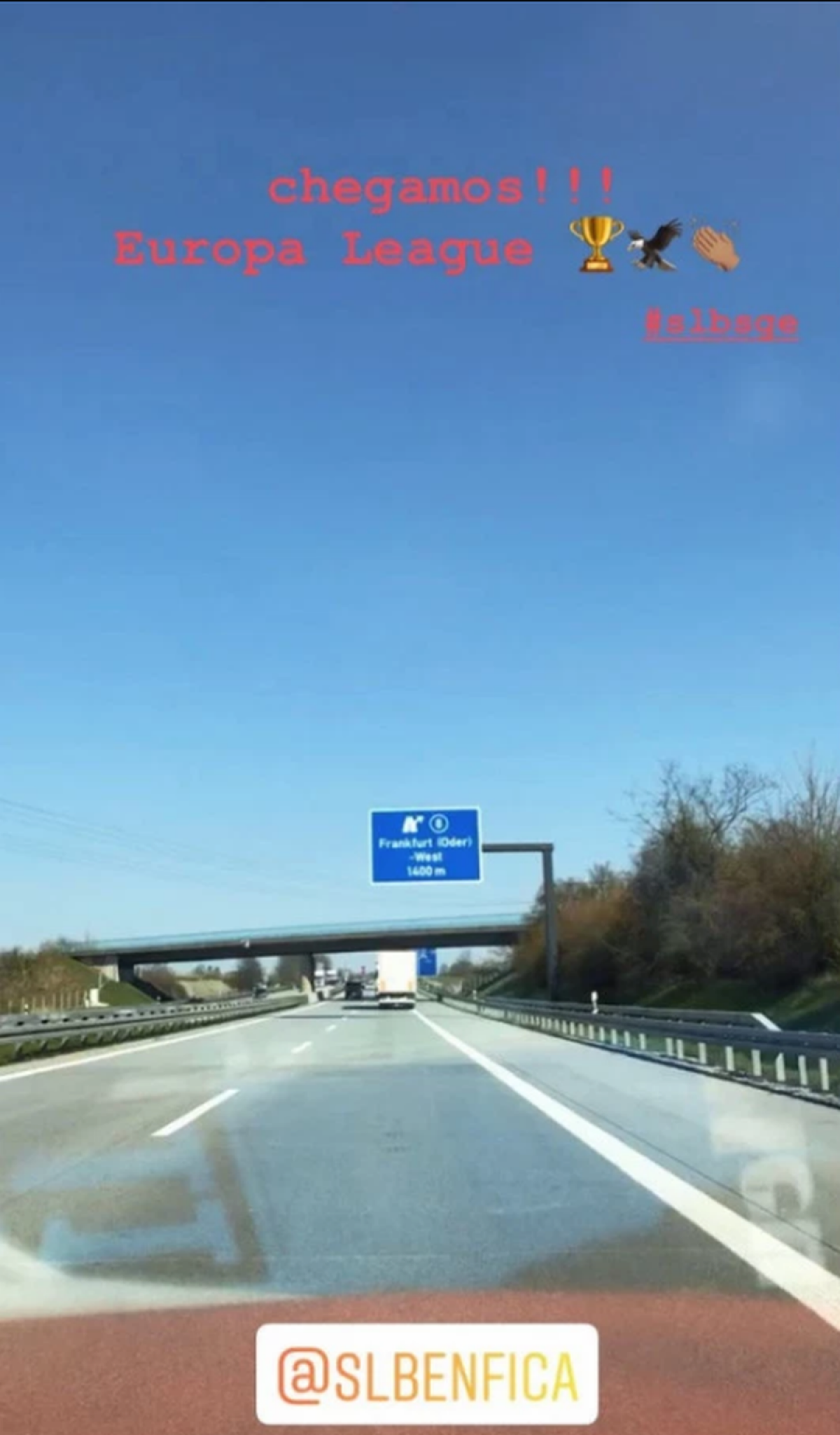 FRANKFURT - BENFICA // FOTO Deplasare cu năbădăi » Un fan portughez a mers în alt Frankfurt :) 