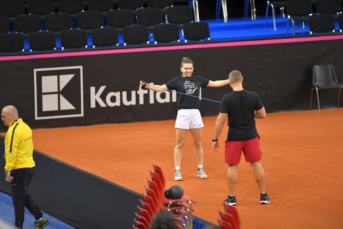 FRANȚA - ROMÂNIA, FED CUP // FOTO Simona Halep, primele declarații după ce a aflat că joacă împotriva Kristinei Mladenovic: „Am emoții, trebuie să recunosc. E diferit în Fed Cup” » Cum arată raportul meciurilor directe