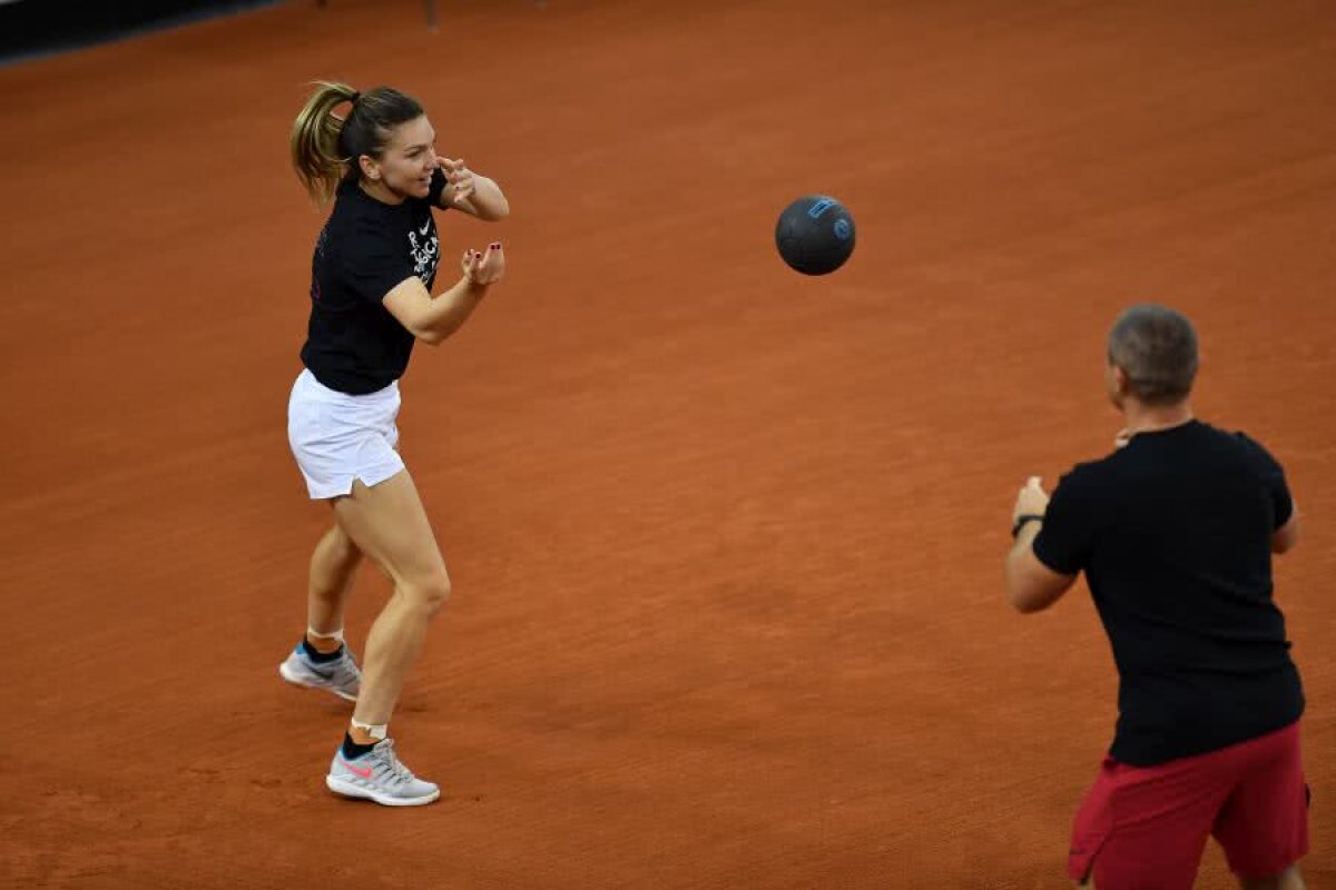 FRANȚA - ROMÂNIA, FED CUP // FOTO Simona Halep, primele declarații după ce a aflat că joacă împotriva Kristinei Mladenovic: „Am emoții, trebuie să recunosc. E diferit în Fed Cup” » Cum arată raportul meciurilor directe