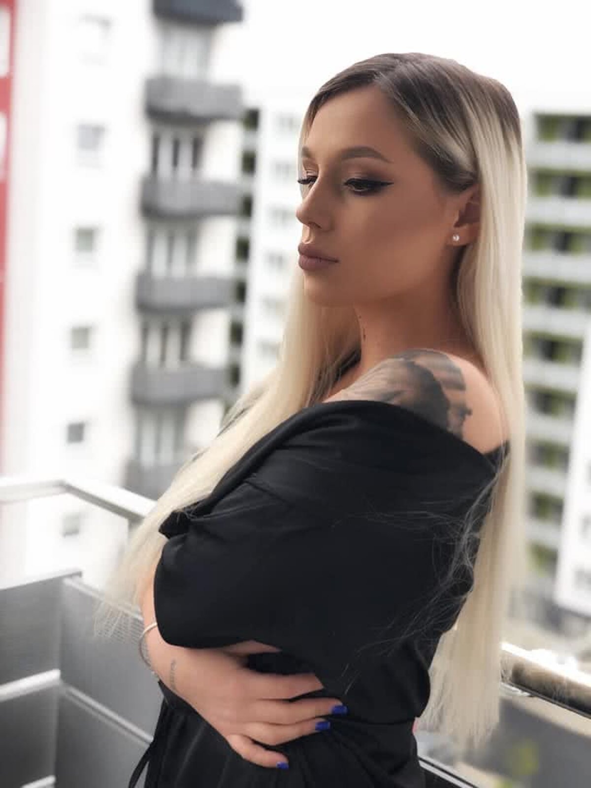 GALERIE FOTO Sexy-blondina unuia dintre cei mai tineri portari titulari ai Ligii 1! E pasionată de tatuaje și bulldogi 