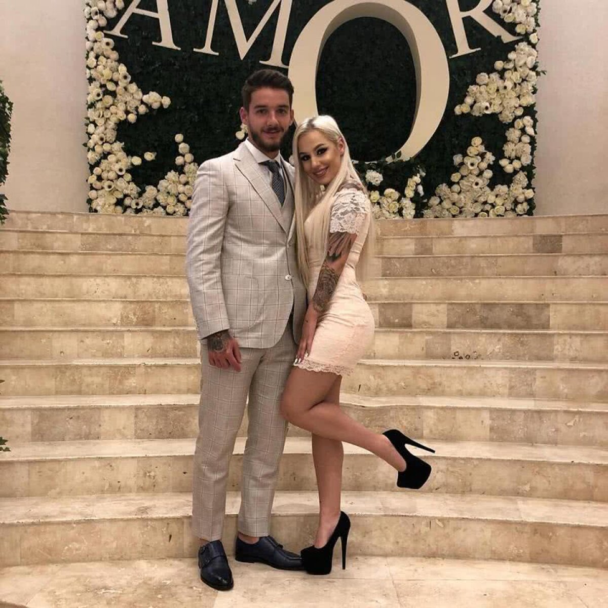 GALERIE FOTO Sexy-blondina unuia dintre cei mai tineri portari titulari ai Ligii 1! E pasionată de tatuaje și bulldogi 