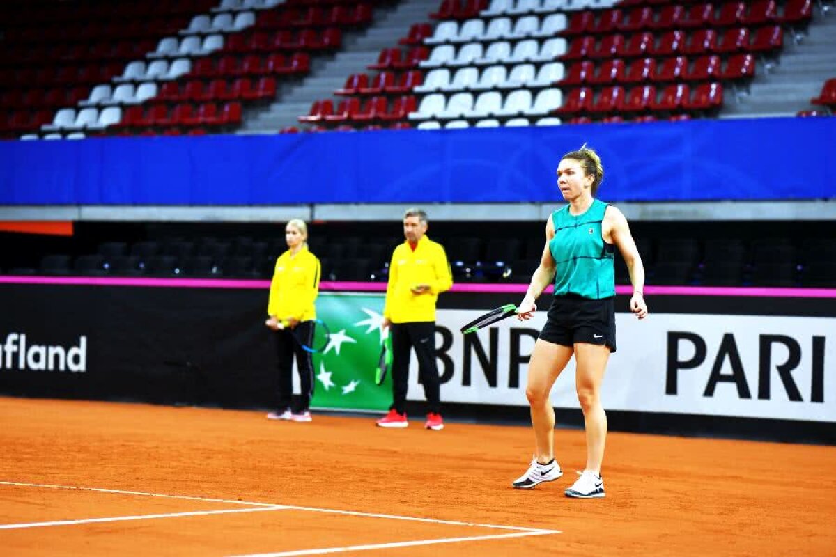 SIMONA HALEP - KRISTINA MLADENOVIC // FOTO + VIDEO Dreaptă, rever: „Bravo!” » Trimișii GSP la Rouen au filmat antrenamentul susținut azi de Halep. Cine a fost „pe post de Mladenovic”