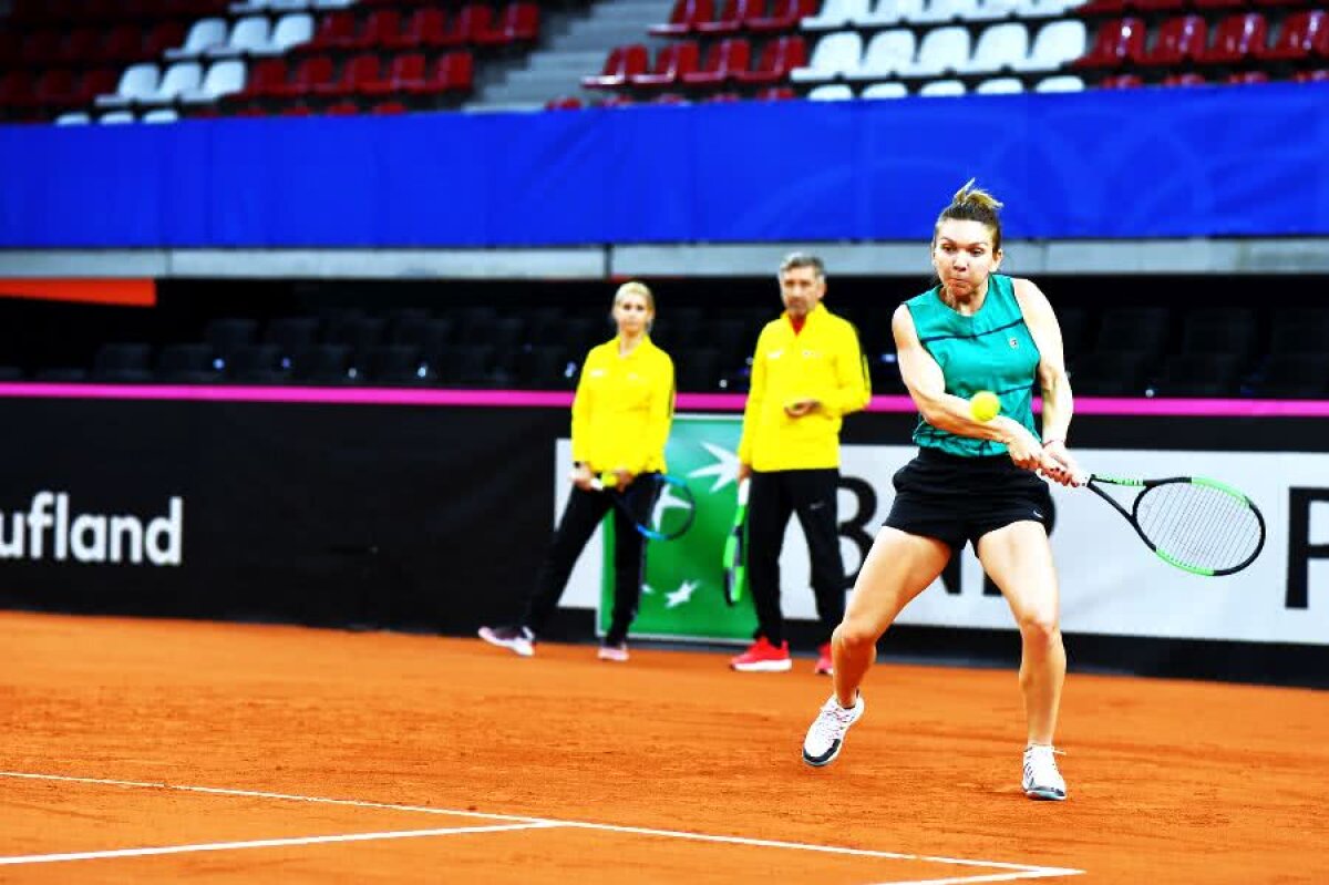 SIMONA HALEP - KRISTINA MLADENOVIC // FOTO + VIDEO Dreaptă, rever: „Bravo!” » Trimișii GSP la Rouen au filmat antrenamentul susținut azi de Halep. Cine a fost „pe post de Mladenovic”