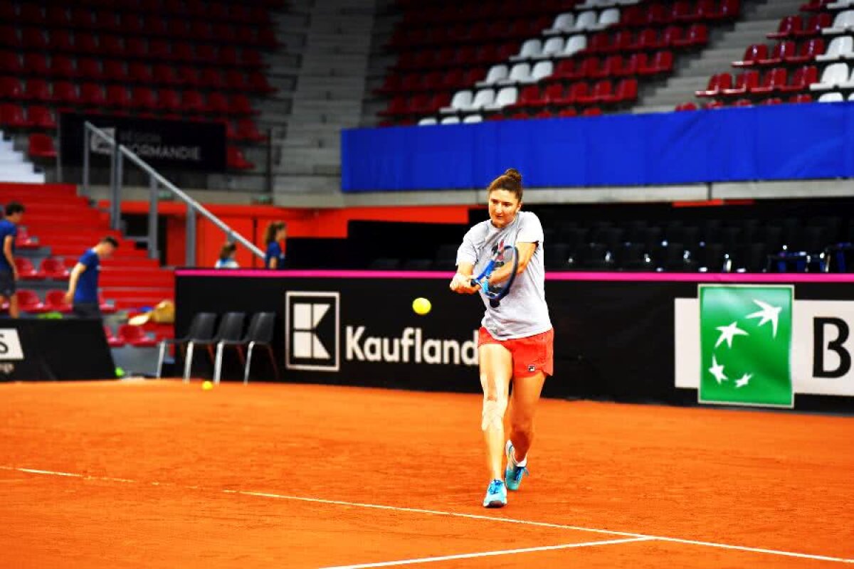 SIMONA HALEP - KRISTINA MLADENOVIC // FOTO + VIDEO Dreaptă, rever: „Bravo!” » Trimișii GSP la Rouen au filmat antrenamentul susținut azi de Halep. Cine a fost „pe post de Mladenovic”