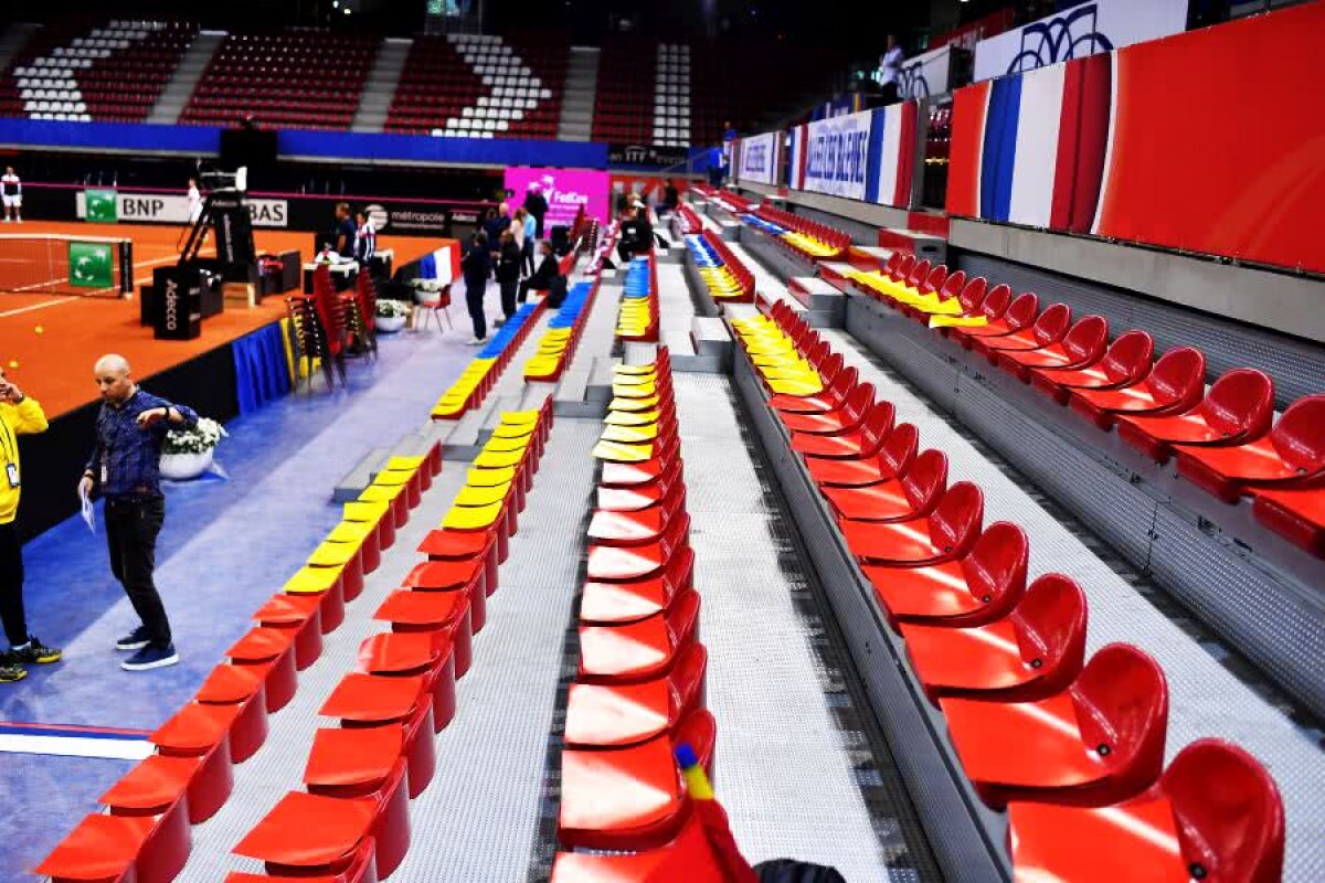 FRANȚA - ROMÂNIA, FED CUP // FOTO + VIDEO Imagini filmate cu o oră înainte de meci: Emil Boc, șef de galerie + scenografia pregătită de cei 1800 de români